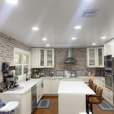 Cheerful 4-Bedroom Lake Home With Fireplace